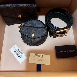 ESTATE SALE $1320 Iconic Louis Vuitton Daily Multi Pocket Belt